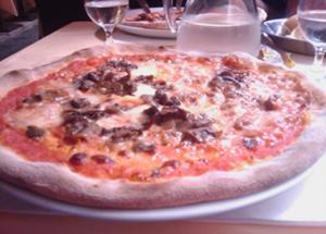 nikeee_2011-06-11_italiener-pizza.jpg