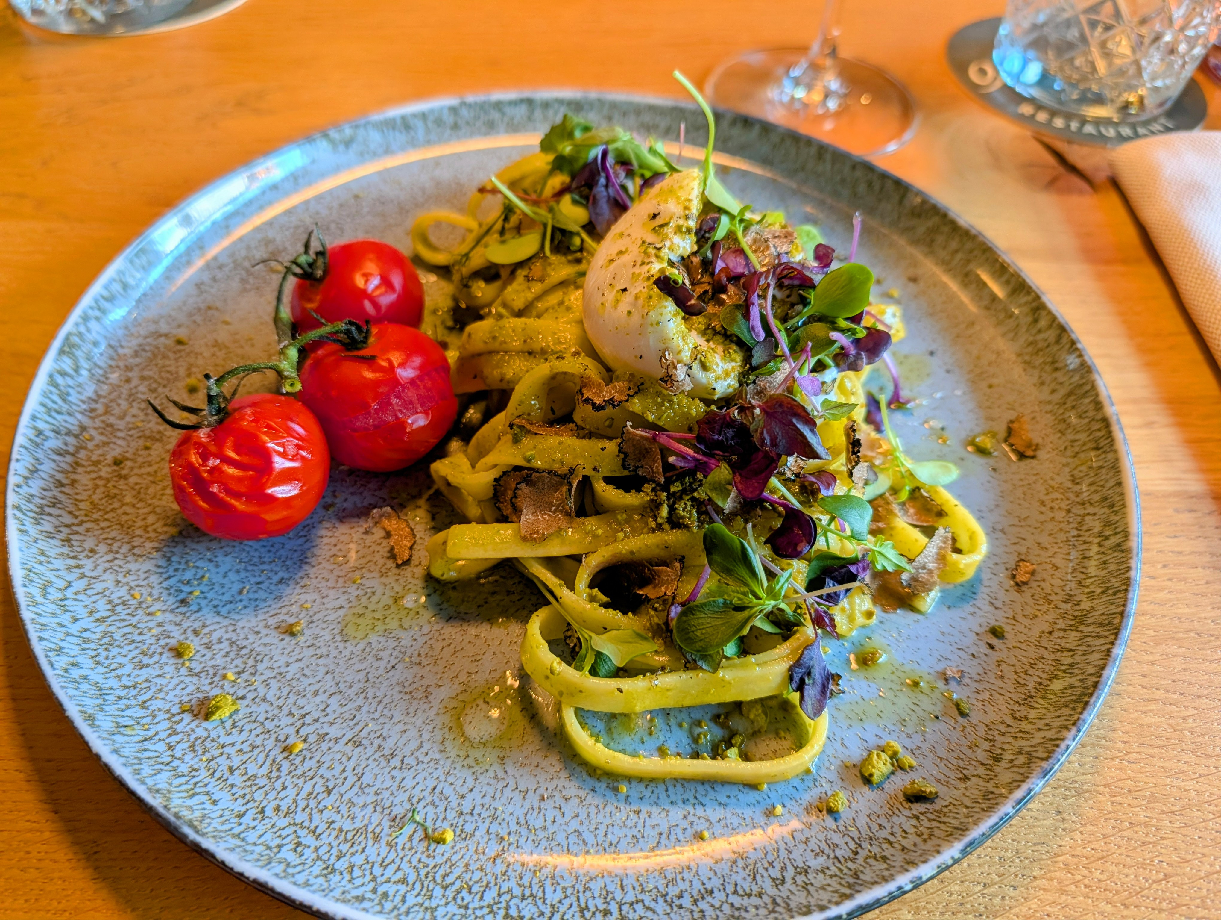 https://foodloader.net/Holz_2026-08-08_Tagliatelle_mit_Pistazienpesto_und_Trueffel.jpg